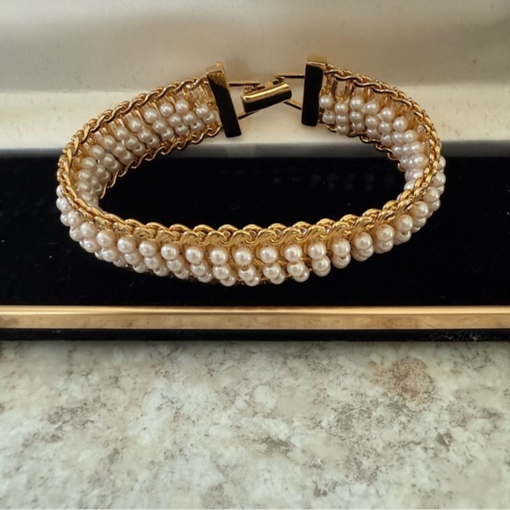 Elegant Gold and Pearl Bracelet Boutique Purchase. Never Worn